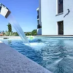 Villa Luxury With Sea View, Pool And Jacuzzi Near The In The Town Of Pula By Wiibuk