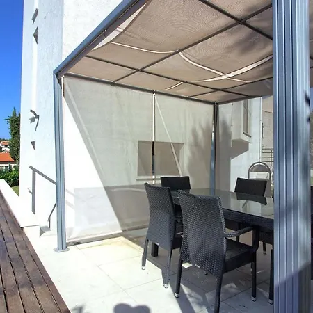 Villa Luxury With Sea View, Pool And Jacuzzi Near The In The Town Of Pula By Wiibuk