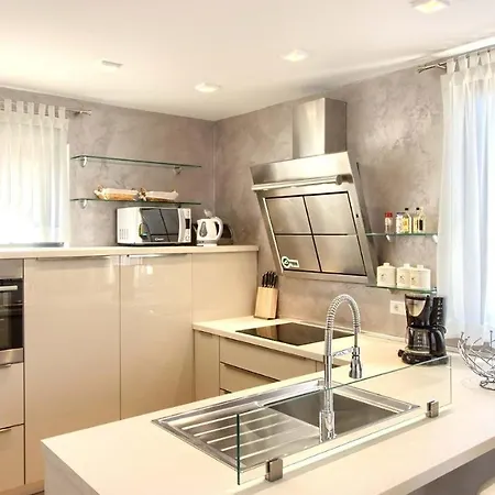 Villa Luxury With Sea View, Pool And Jacuzzi Near The In The Town Of Pula By Wiibuk