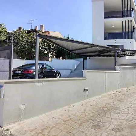 Luxury With Sea View, Pool And Jacuzzi Near The In The Town Of Pula By Wiibuk Villa *