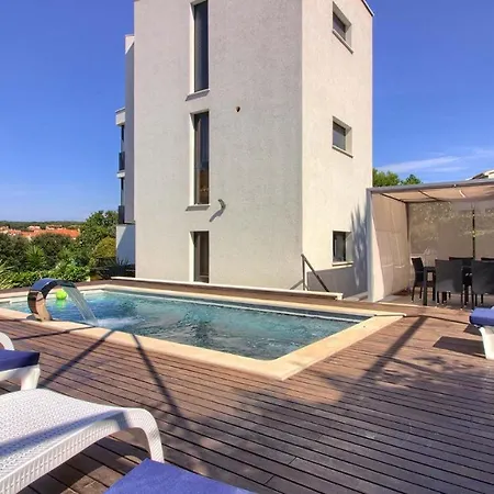 Luxury With Sea View, Pool And Jacuzzi Near The In The Town Of Pula By Wiibuk * Pjescana Uvala