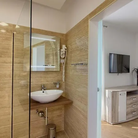 Luxury With Sea View, Pool And Jacuzzi Near The In The Town Of Pula By Wiibuk Pjescana Uvala
