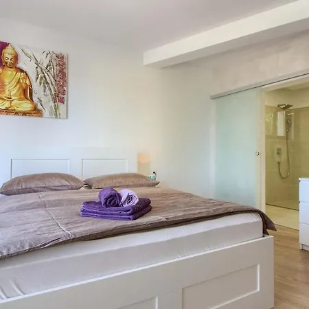 Luxury With Sea View, Pool And Jacuzzi Near The In The Town Of Pula By Wiibuk Villa *