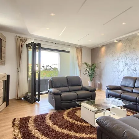 Luxury With Sea View, Pool And Jacuzzi Near The In The Town Of Pula By Wiibuk *