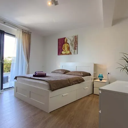 Luxury With Sea View, Pool And Jacuzzi Near The In The Town Of Pula By Wiibuk Villa