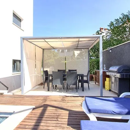Villa Luxury With Sea View, Pool And Jacuzzi Near The In The Town Of Pula By Wiibuk