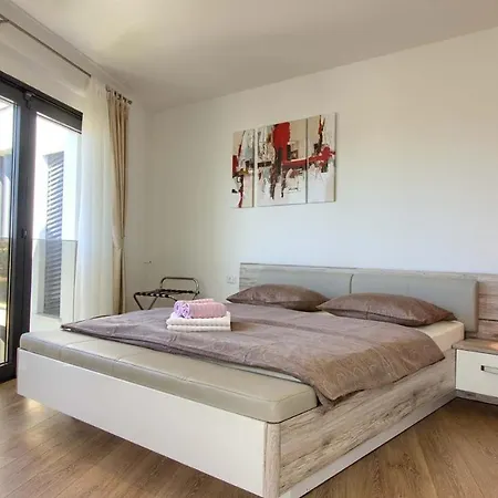 Luxury With Sea View, Pool And Jacuzzi Near The In The Town Of Pula By Wiibuk Villa *