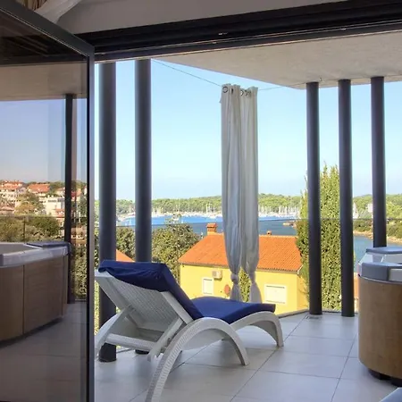 Luxury With Sea View, Pool And Jacuzzi Near The In The Town Of Pula By Wiibuk * Pjescana Uvala