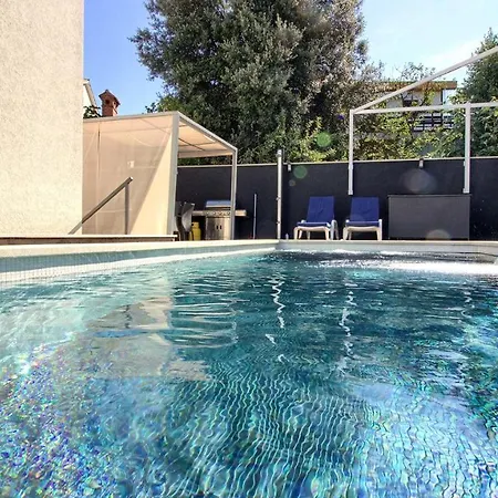 Luxury With Sea View, Pool And Jacuzzi Near The In The Town Of Pula By Wiibuk
