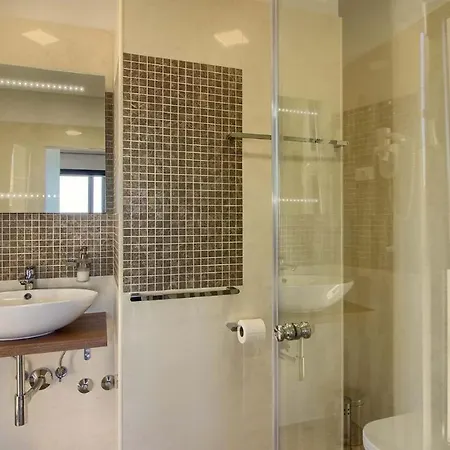 Luxury With Sea View, Pool And Jacuzzi Near The In The Town Of Pula By Wiibuk Villa *