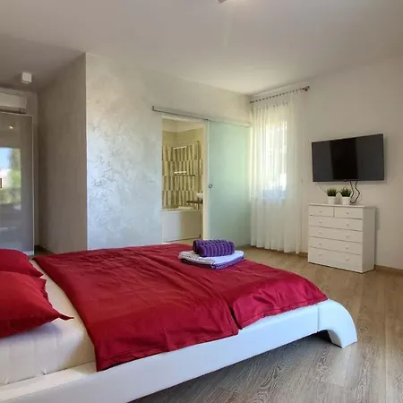 Villa Luxury With Sea View, Pool And Jacuzzi Near The In The Town Of Pula By Wiibuk Pjescana Uvala