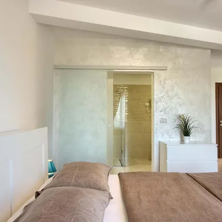 Luxury With Sea View, Pool And Jacuzzi Near The In The Town Of Pula By Wiibuk Pjescana Uvala