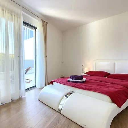 Villa Luxury With Sea View, Pool And Jacuzzi Near The In The Town Of Pula By Wiibuk Pjescana Uvala