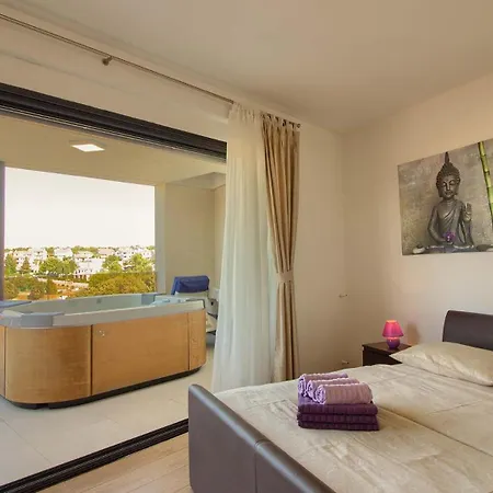 Luxury With Sea View, Pool And Jacuzzi Near The In The Town Of Pula By Wiibuk *